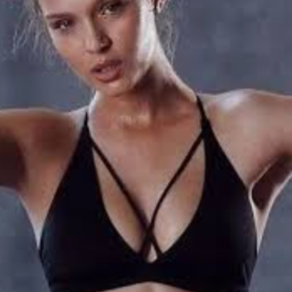L | Black Strappy Bralette